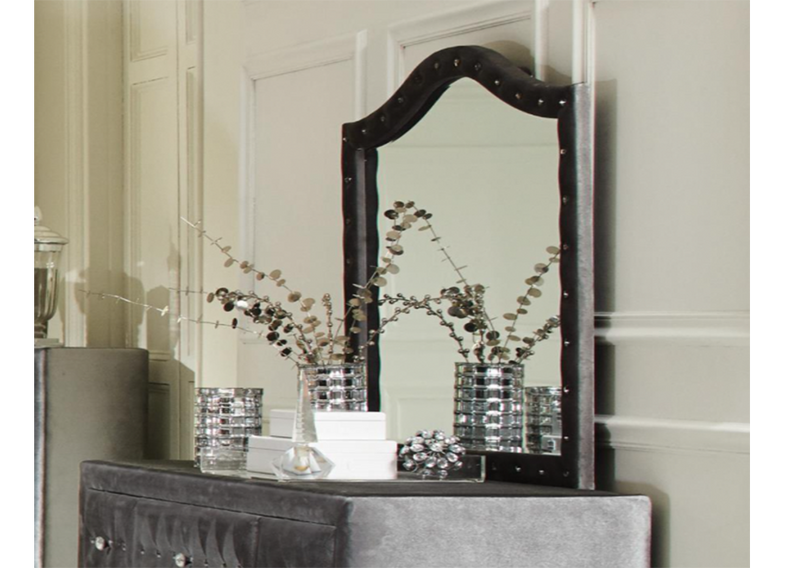 Deanna Queen Tufted Upholstered Bed Black